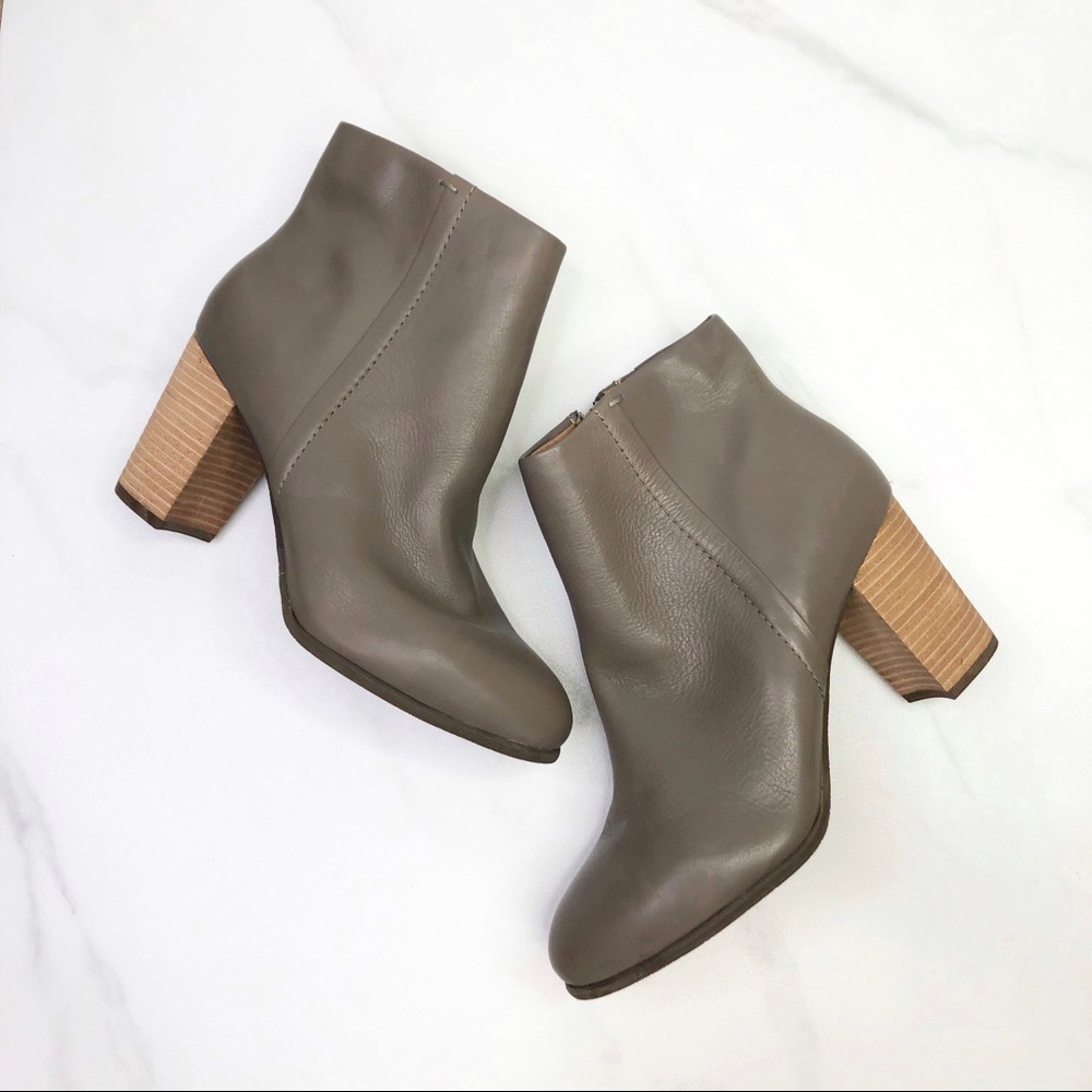 Vionic Kennedy 9 Wide Ankle Block Heel Booties